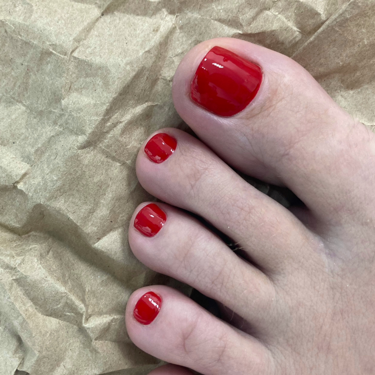 Смарт-педикюр с покрытием лак