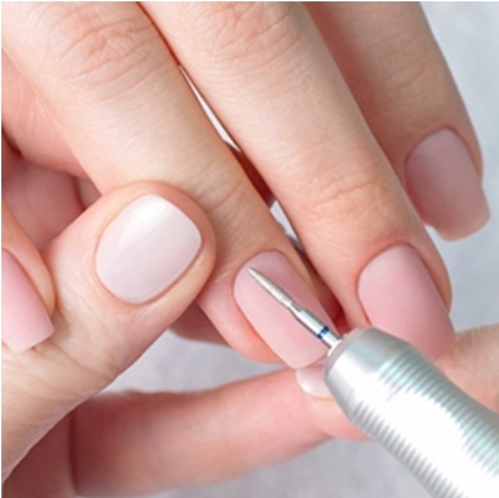 Маникюр женский