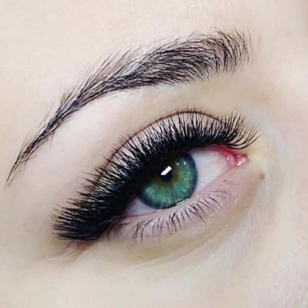 Наращивание ресниц 3D объема