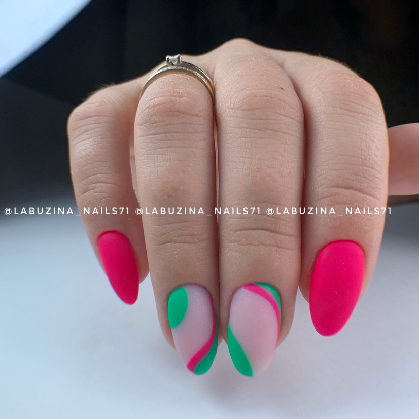 Маникюр с покрытием с дизайном