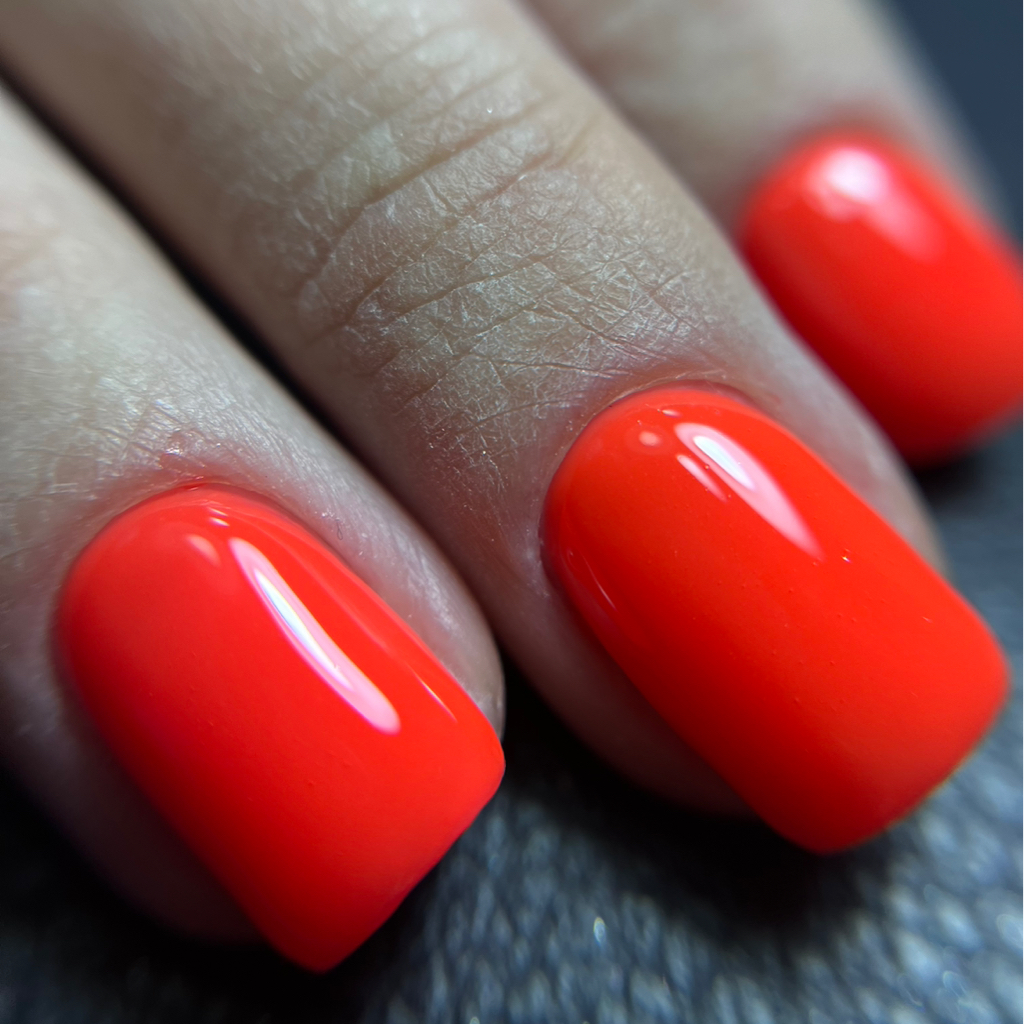 Аппаратный маникюр,покрытие  гельлак