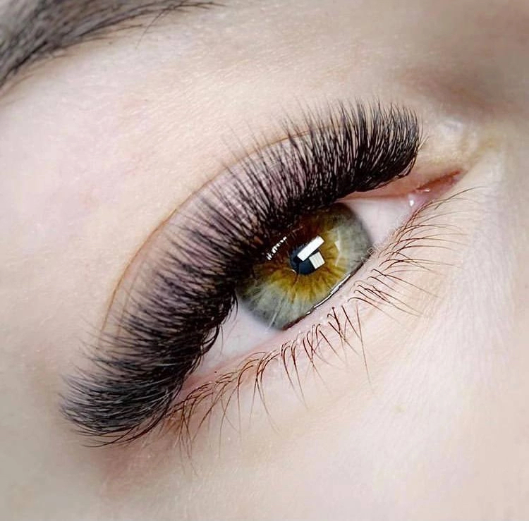 Наращивание ресниц «Мега» объём