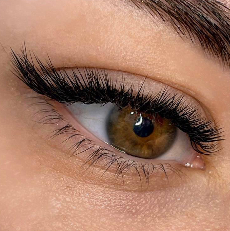 Наращивание ресниц 2,5D