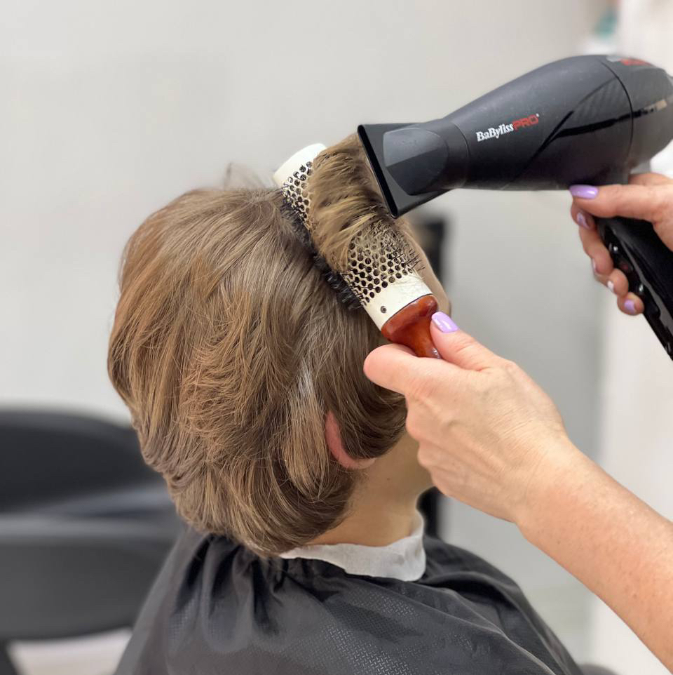 Укладка феном женская (средняя)