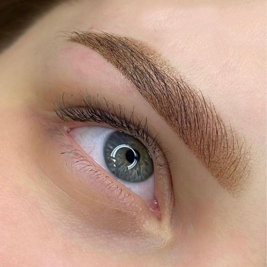 Перманентный макияж бровей