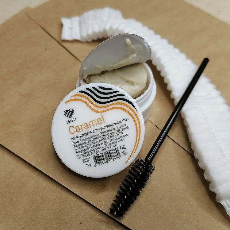 Снятие наращенных ресниц