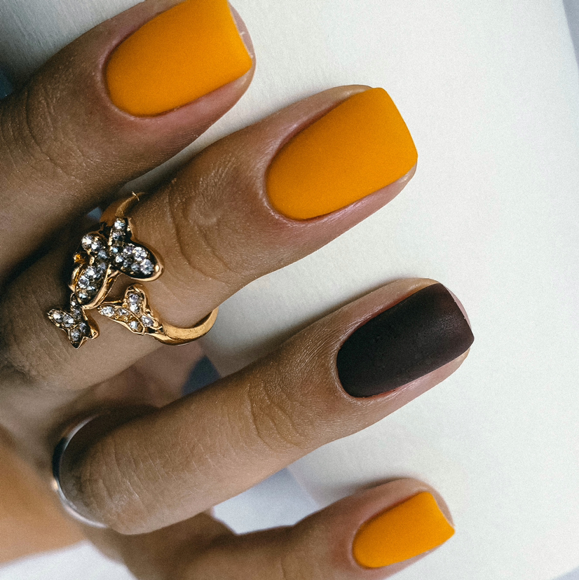 Маникюр с однотонным покрытием