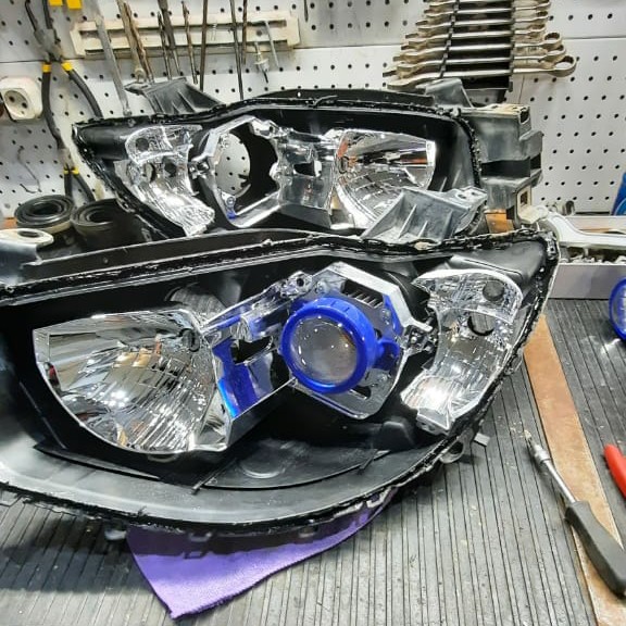 Разбор/Сбор фары (Герметизация) (Бутиловый герметик)