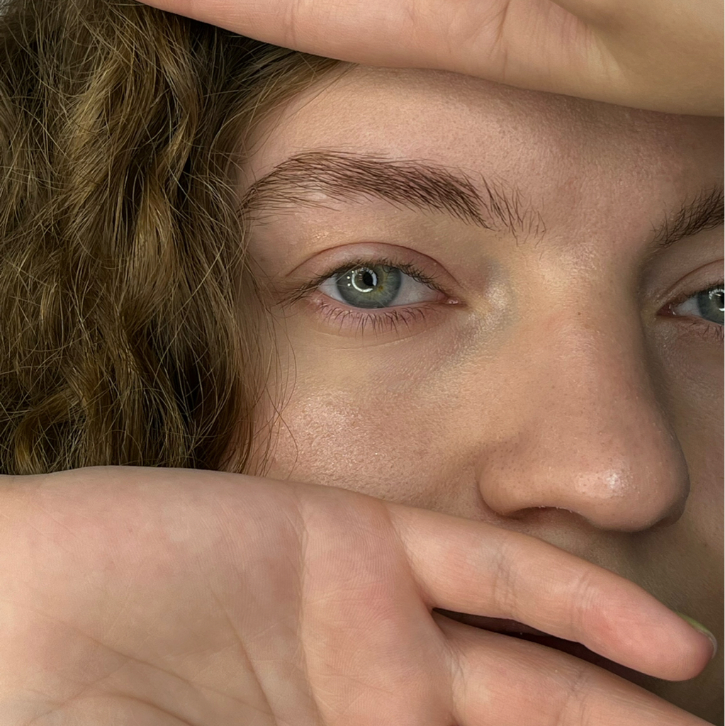 Коррекция бровей