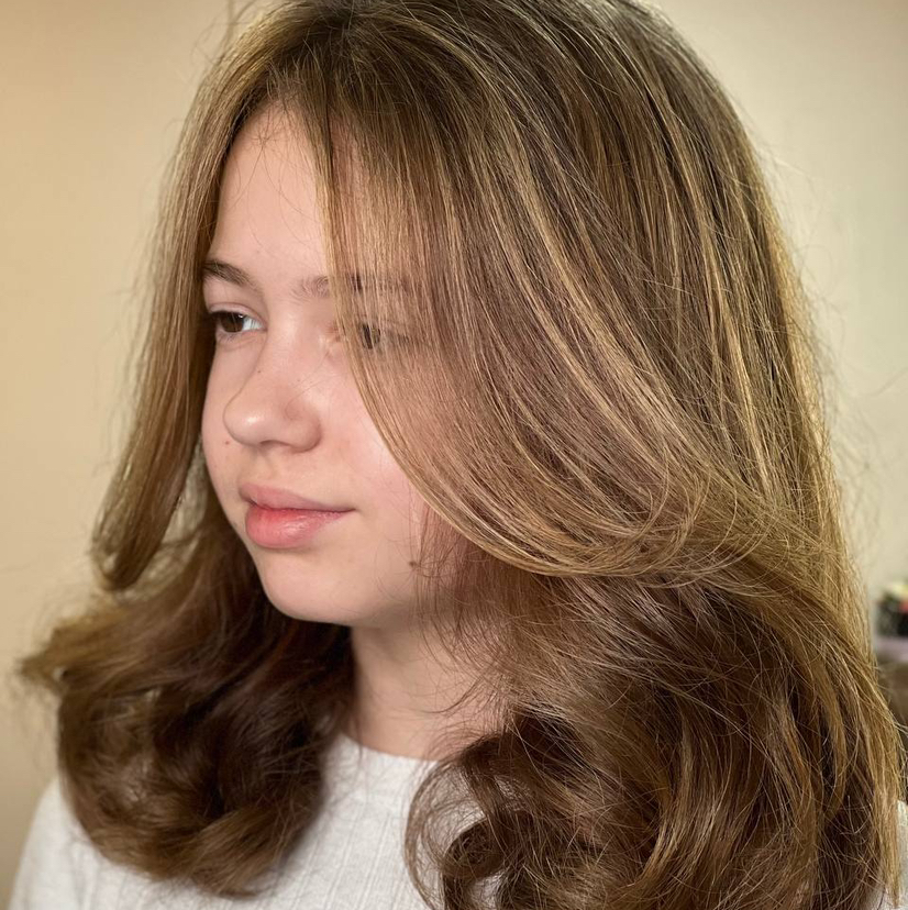 Контуринг (осветление нескольких прядей у лица)