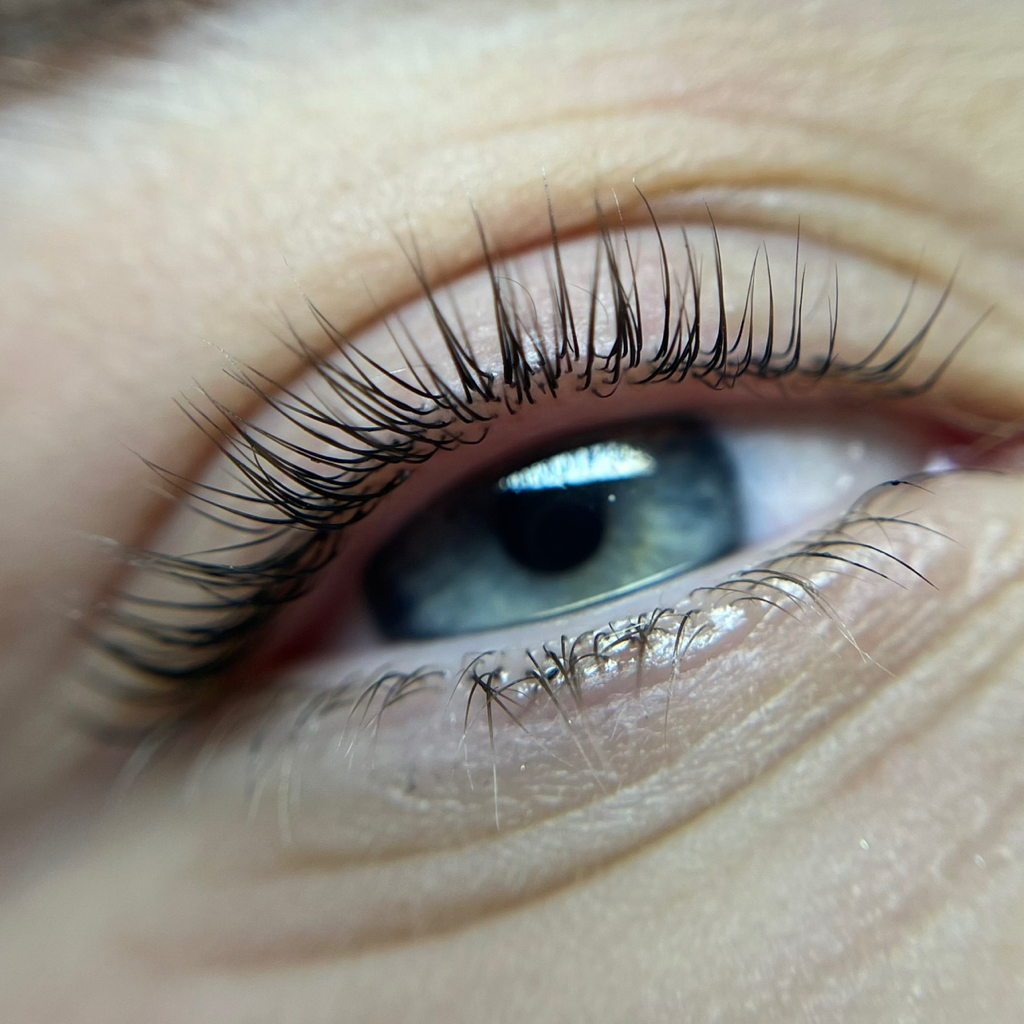 Окрашивание нижних ресниц