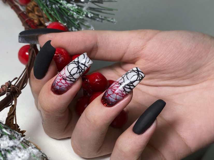 Коррекция нарощенных ногтей