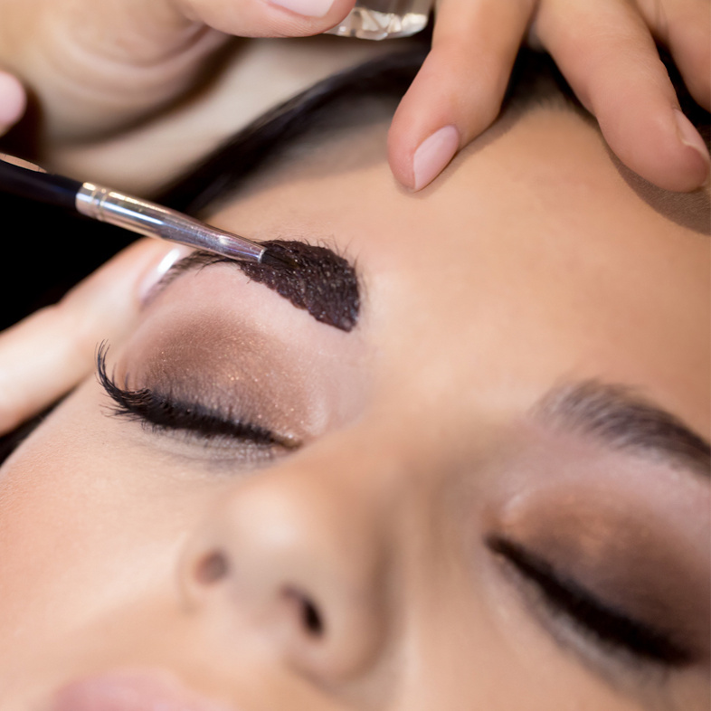 Окрашивание бровей хна