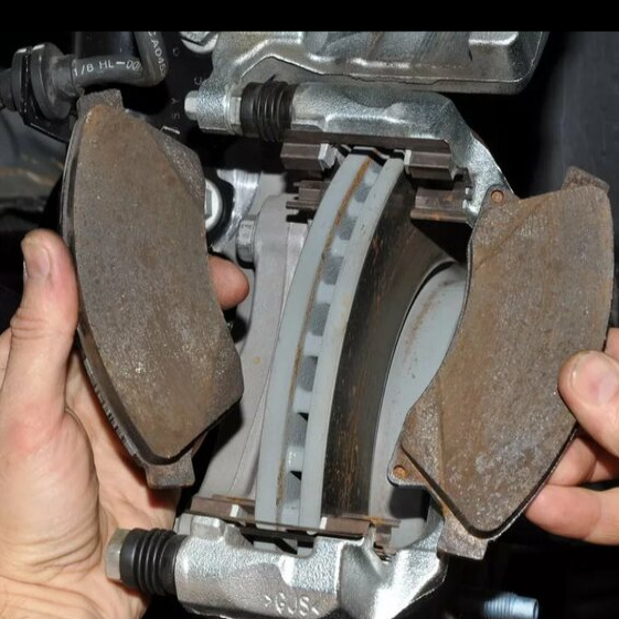Замена тормозных колодок