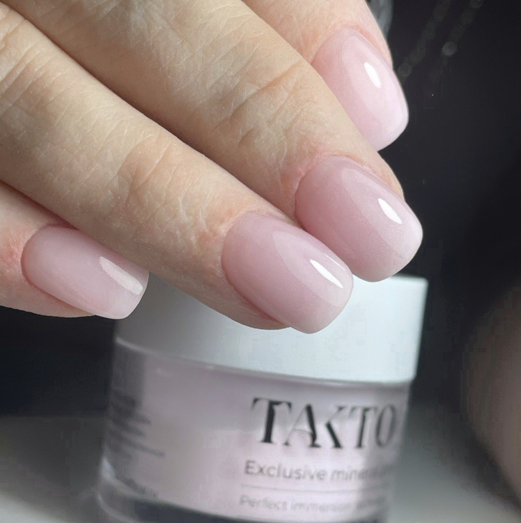 Пудровый маникюр