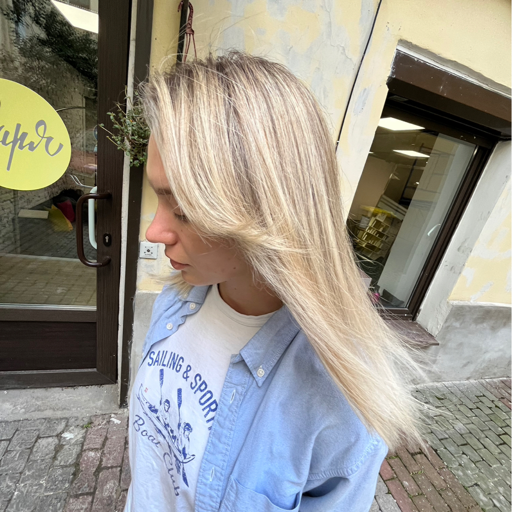 Коррекция окрашивания в технике, средняя длина волос (до середины шеи) длина отросших корней до 10 см.