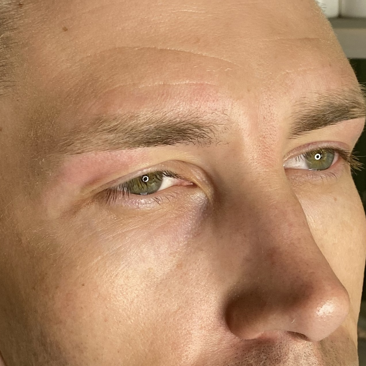 Мужская архитектура бровей