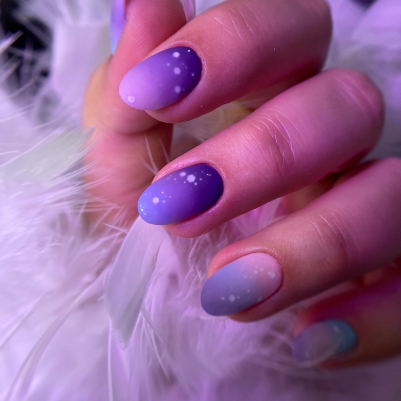 Маникюр с дизайном градиент арт френч