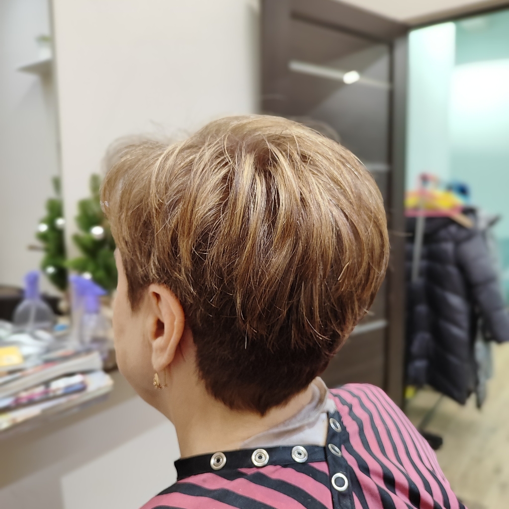 Стрижка женская на короткие волосы (открытое ухо)