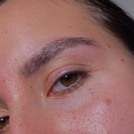 «ХОЧУ КЛАССИКУ» Окрашивание + коррекция бровей (воск, пинцет)