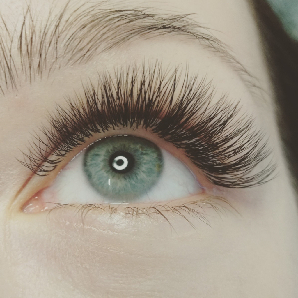 наращивание ресниц  объём 2d