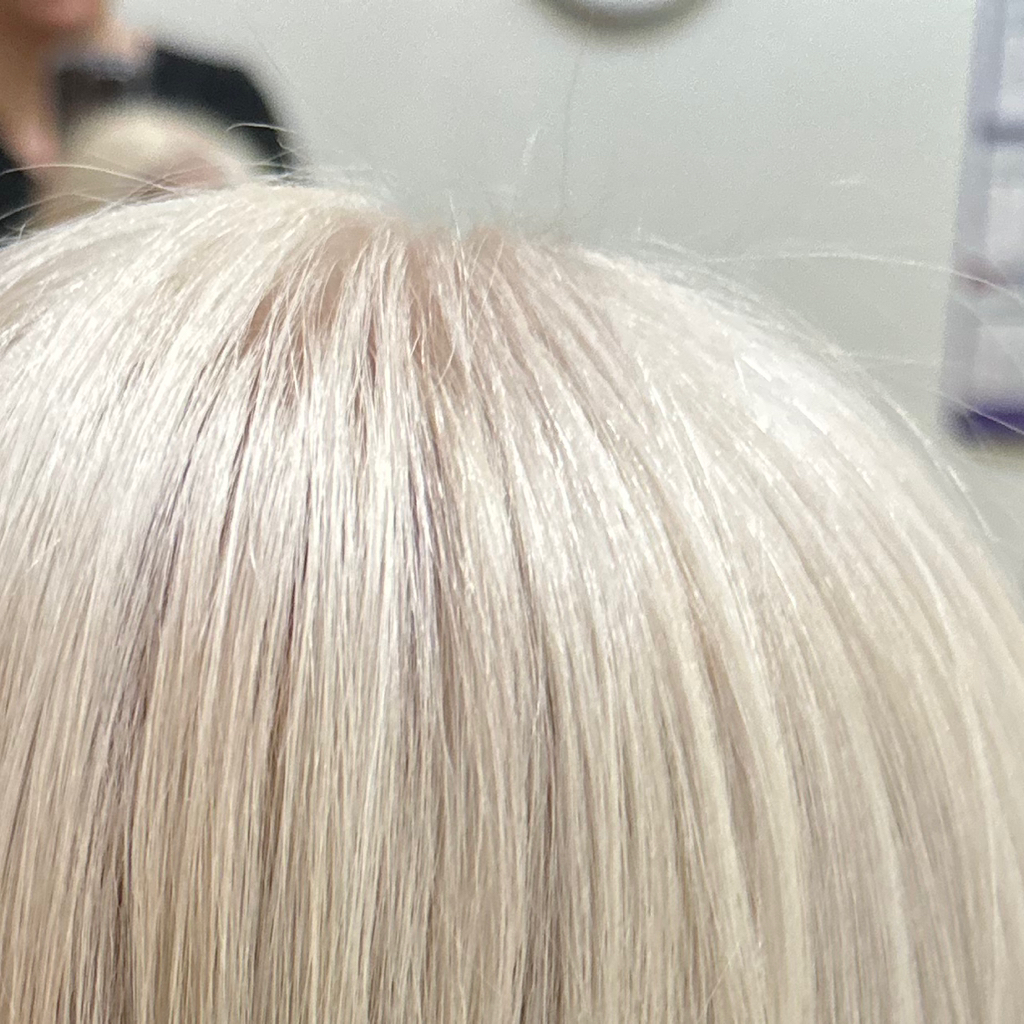 Обесцвечивание волос порошком (корни,коротких)