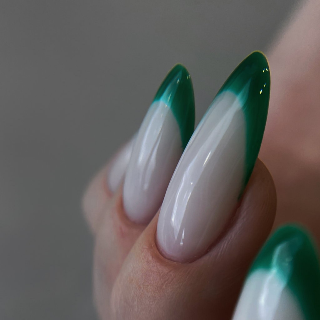 Наращивание ногтей