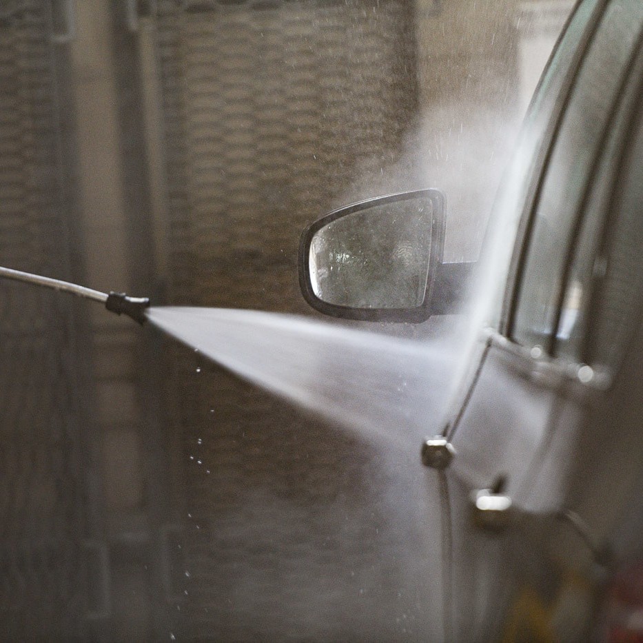 сбить грязь с кузова