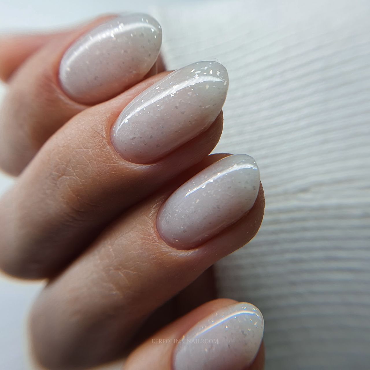 Маникюр гель-лак нюд