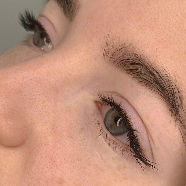 Наращивание ресниц 2,5D