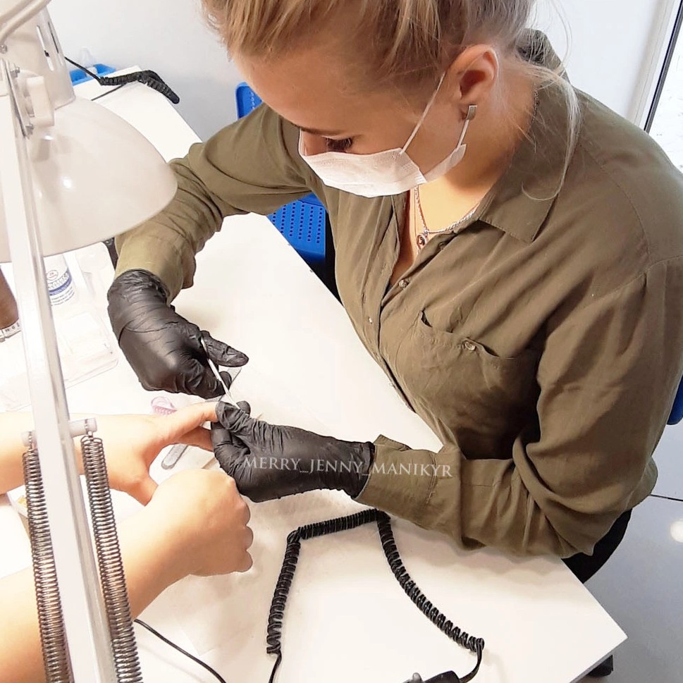 Маникюр комбинированный без покрытия