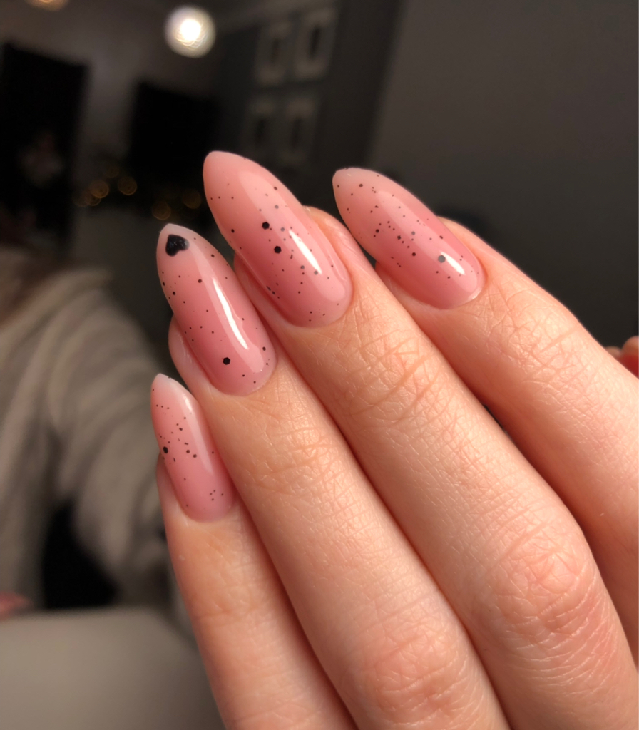 Простой дизайн 1 ноготь