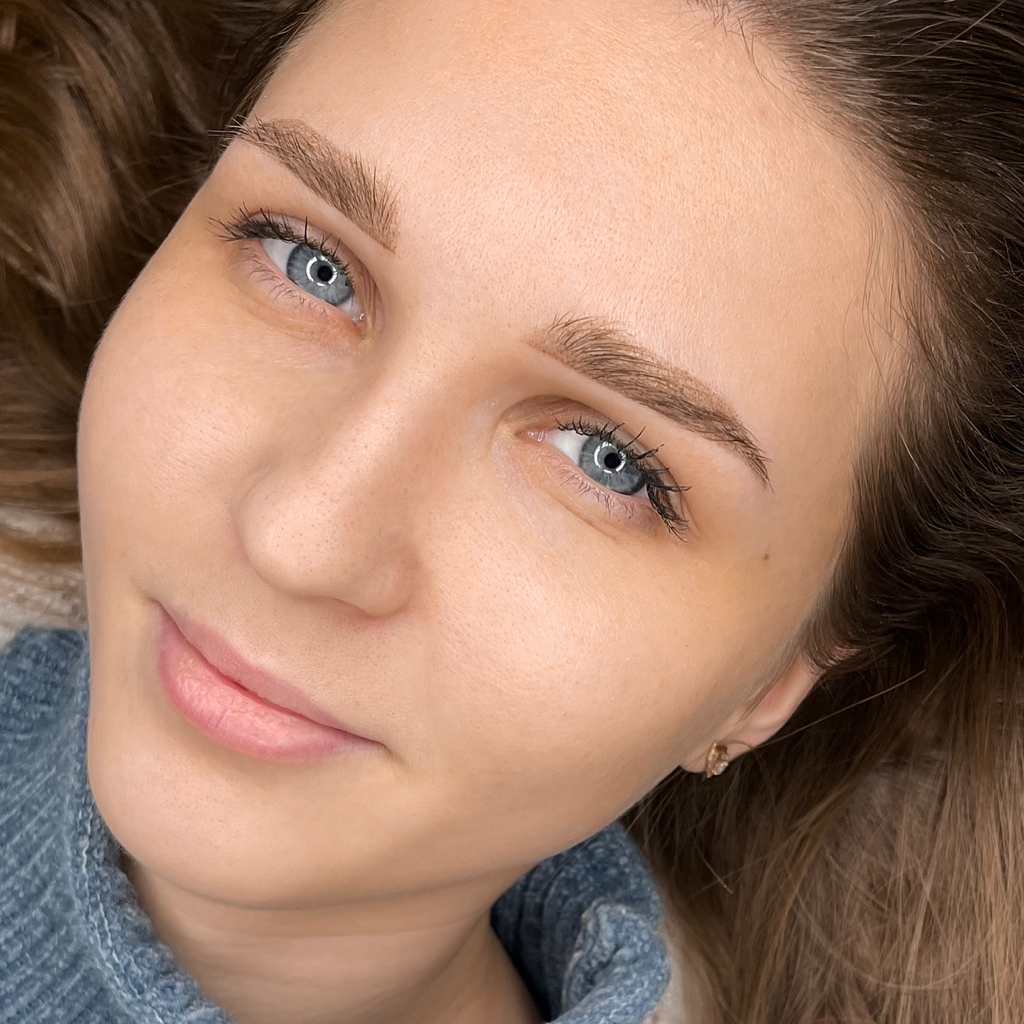 Перманентный макияж бровей