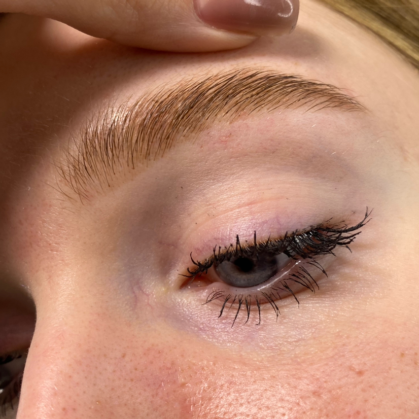 Осветление бровей 1-2 тона + коррекция