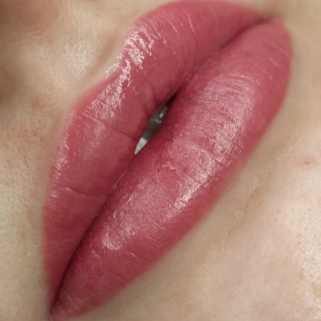 перманентный макияж зона губ