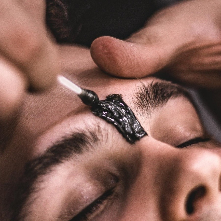 коррекция бровей