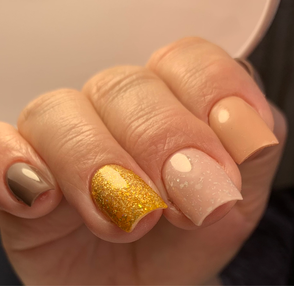 Маникюр с покрытием гель-лак