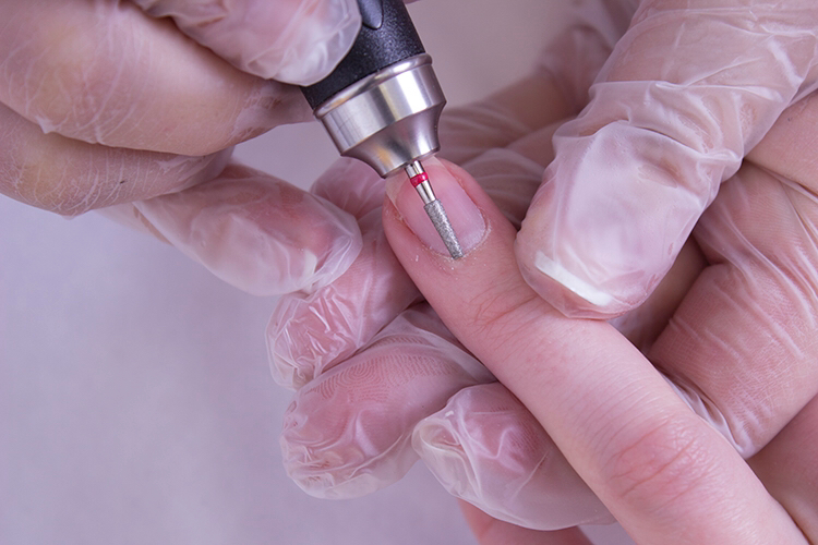 Аппаратный маникюр