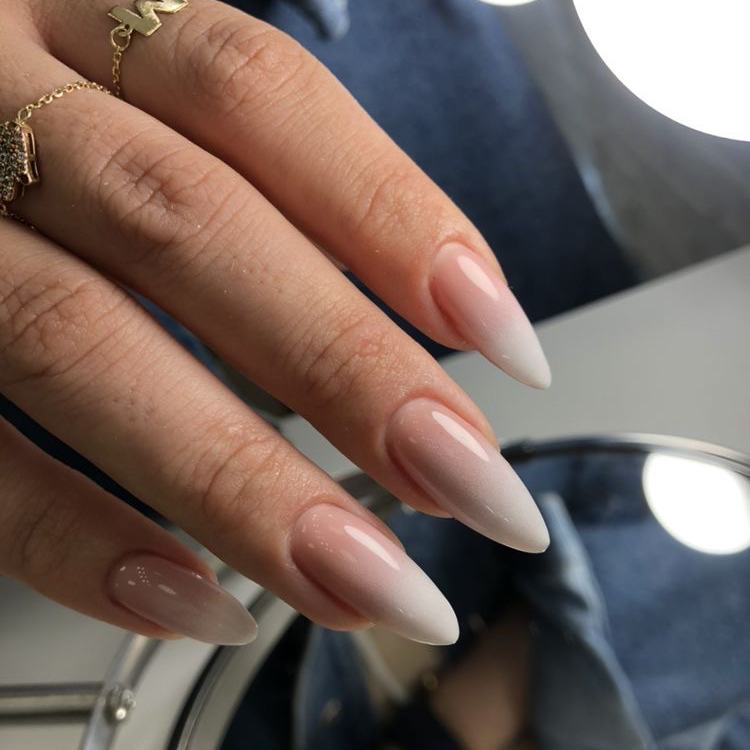 Салонное наращивание ногтей