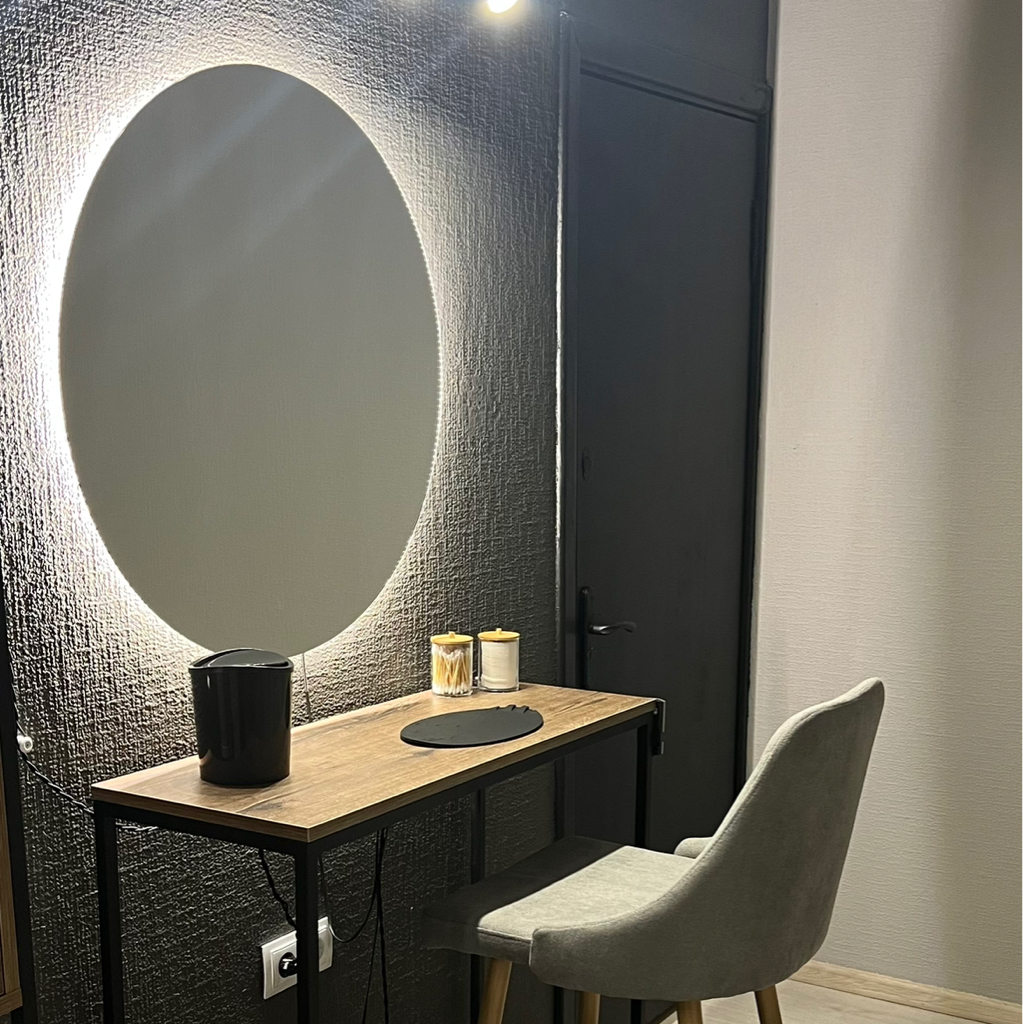 Место № 3 (возле черной двери)