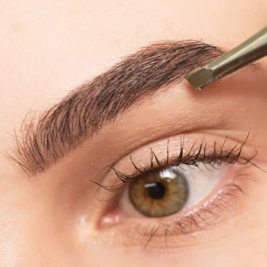 Коррекция бровей