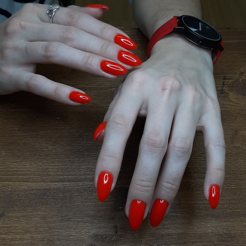 Маникюр с гелевым укреплением и покрытием гельлак