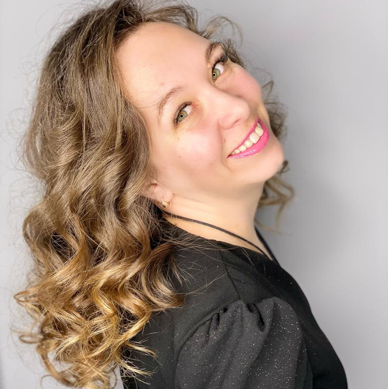 Загайнова( принимает на Старых большевиков,3в) Анна