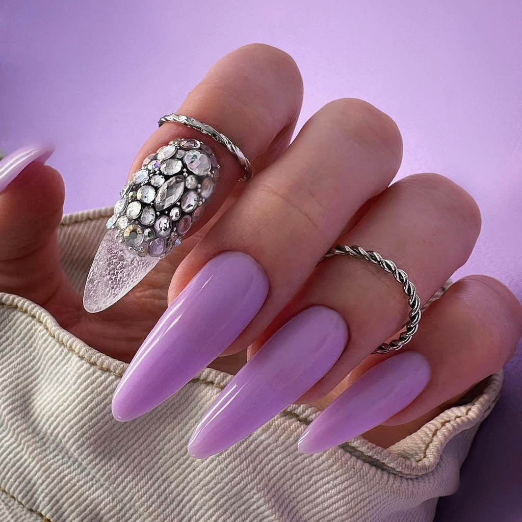 Наращивание ногтей в один тон