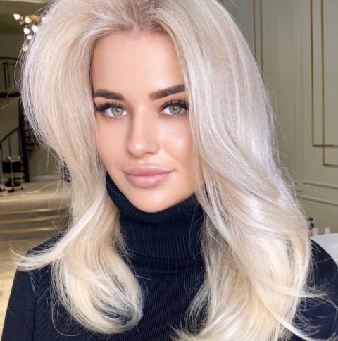 Тотал Блонд 
Корень до 2х см 
Длина ниже лопаток