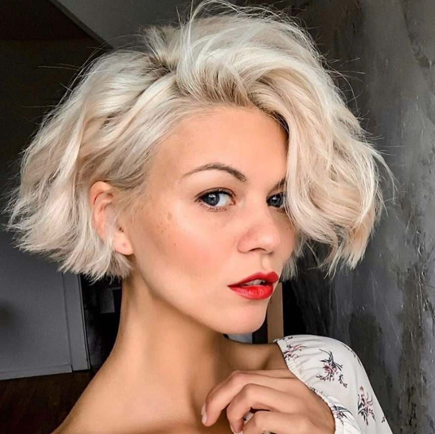 Тотал Блонд
Корень до 2х см 
Длина до плеча