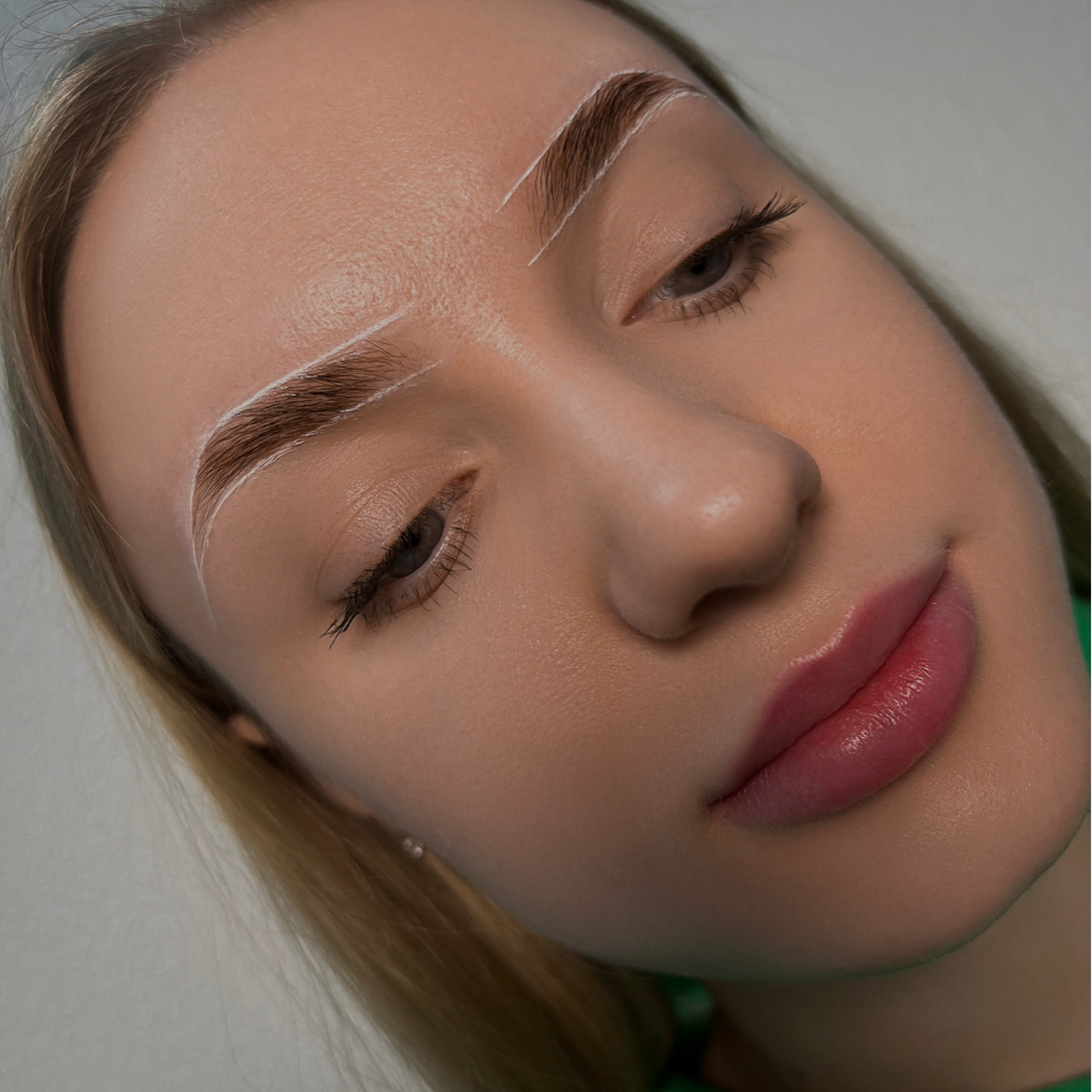 Коррекция бровей