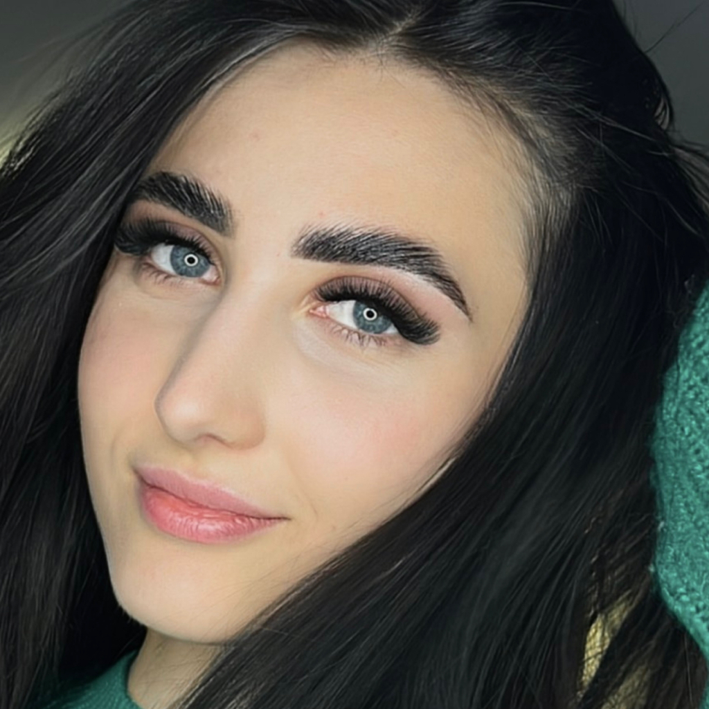 Коррекция и окрашивание бровей (краской)