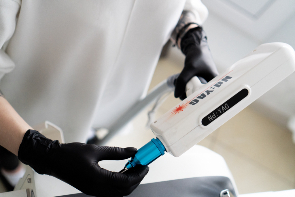 Лазерное удаление перманентного макияжа бровей