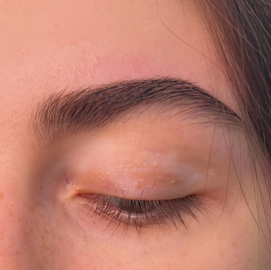 Коррекция бровей